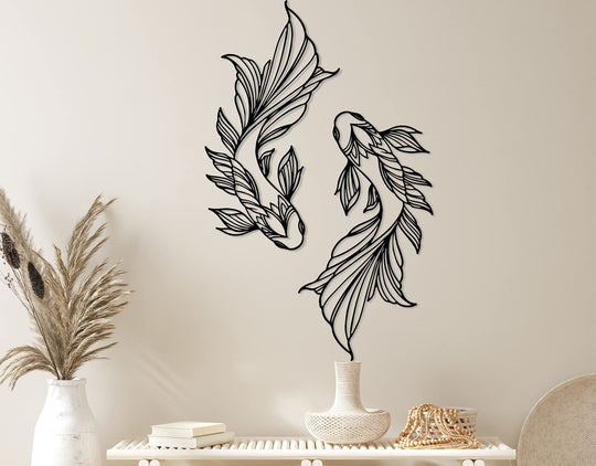 moderne vissen wanddecoratie van MDF zwart boven een tafel in keuken interieur